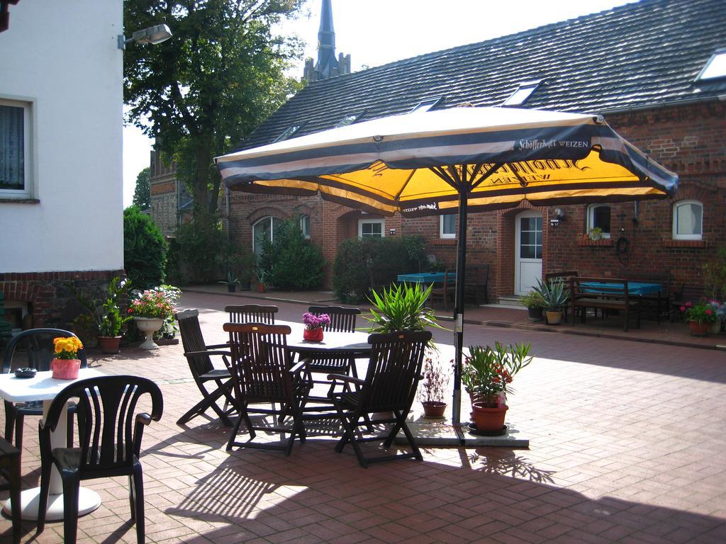 Landgasthof Simke Hotel Rietz Neuendorf ภายนอก รูปภาพ